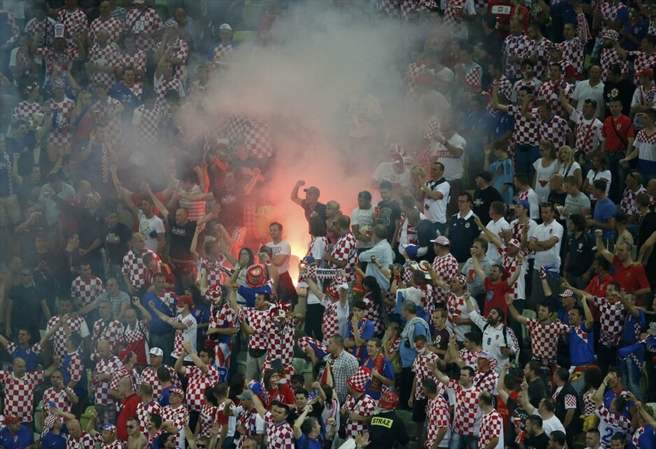 Euro 2012 - Κροατία - Ισπανία (0-1) #21. Η πρωταθλήτρια Ευρώπης και κόσμου Ισπανία πήρε το εισιτήριο για τα προημιτελικά του Euro 2012. Το γκολ του Χέσους Νάβας, στο 88ο λεπτό χάρισε τη νίκη στους «φούριας ρόχας» επί της Κροατίας με 1-0, στο τρίτο και τελευταίο ματς του Γ΄ ομίλου του τουρνουά.