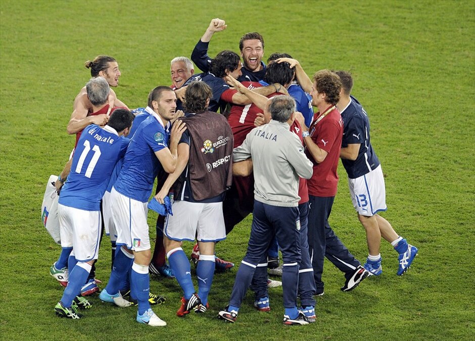 Euro 2012 - Ιταλία - Ιρλανδία (2-0) #1. Με γκολ των Κασάνο και Μπαλοτέλι, η Ιταλία επικράτησε 2-0 της Ιρλανδίας και προκρίθηκε στους «8» του Euro 2012.