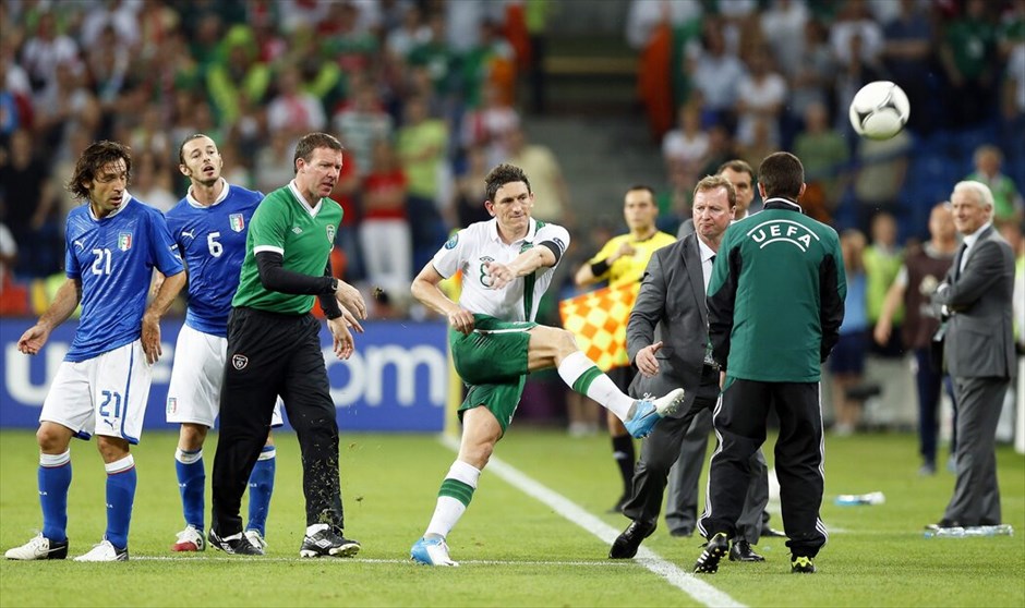 Euro 2012 - Ιταλία - Ιρλανδία (2-0) #8. Με γκολ των Κασάνο και Μπαλοτέλι, η Ιταλία επικράτησε 2-0 της Ιρλανδίας και προκρίθηκε στους «8» του Euro 2012.