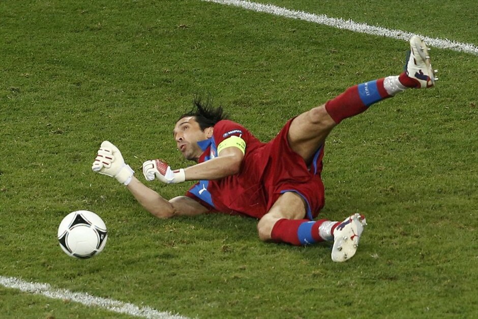 Euro 2012 - Ιταλία - Ιρλανδία (2-0) #15. Με γκολ των Κασάνο και Μπαλοτέλι, η Ιταλία επικράτησε 2-0 της Ιρλανδίας και προκρίθηκε στους «8» του Euro 2012.