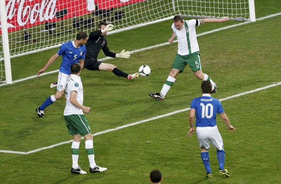 Euro 2012 - Ιταλία - Ιρλανδία (2-0) #17. Με γκολ των Κασάνο και Μπαλοτέλι, η Ιταλία επικράτησε 2-0 της Ιρλανδίας και προκρίθηκε στους «8» του Euro 2012.