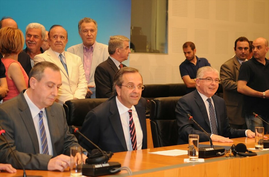 Εκλογές 2012: Τα αποτελέσματα #2. «Ο ελληνικός λαός ψήφισε σήμερα την ευρωπαϊκή πορεία της Ελλαδας και την παραμονή μας στο ευρώ και ψήφισε εκείνες τις πολιτικές που θα φέρουν δουλειές, ανάπτυξη, δικαιοσύνη και ασφάλεια για τον Ελληνα πολίτη», ανέφερε ο Αντώνης Σαμαράς σε δηλώσεις του από το Ζάππειο.