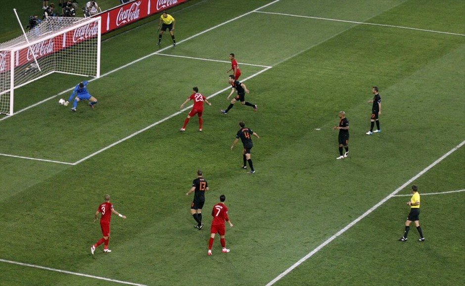 Euro 2012 - Πορτογαλία - Ολλανδία (2-1) #14. Με πρωταγωνιστή και σκόρερ τον Κριστιάνο Ρονάλντο, η Πορτογαλία επικράτησε 2-1 της Ολλανδίας και προκρίθηκε στα προημιτελικά.