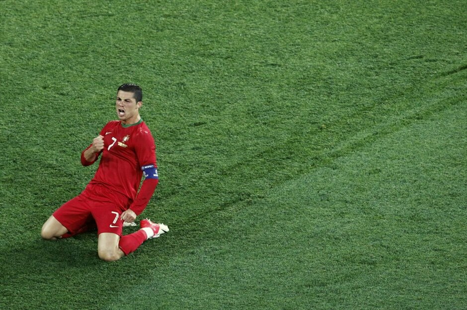 Euro 2012 - Πορτογαλία - Ολλανδία (2-1) #18. Με πρωταγωνιστή και σκόρερ τον Κριστιάνο Ρονάλντο, η Πορτογαλία επικράτησε 2-1 της Ολλανδίας και προκρίθηκε στα προημιτελικά.