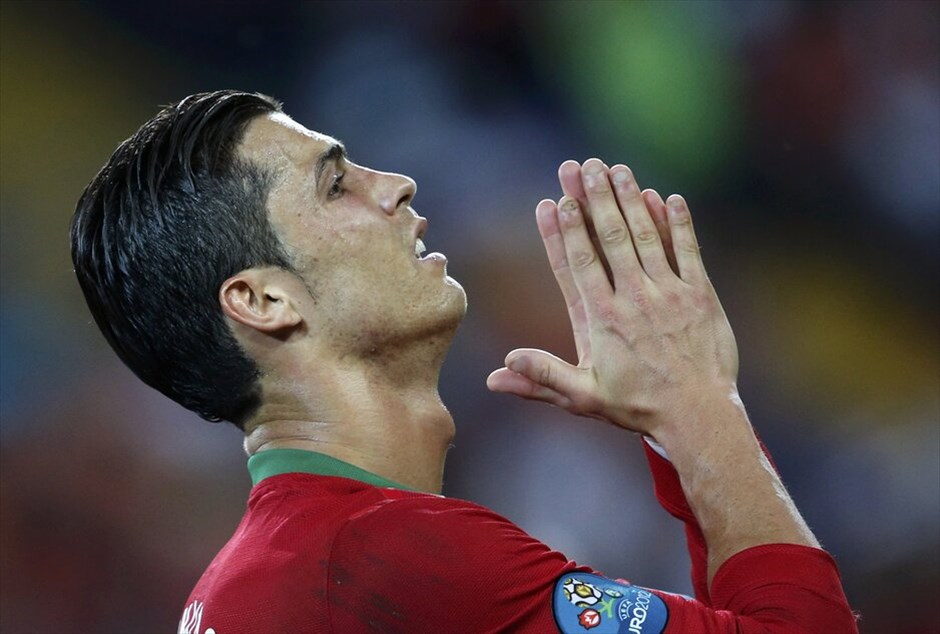 Euro 2012 - Πορτογαλία - Ολλανδία (2-1) #19. Με πρωταγωνιστή και σκόρερ τον Κριστιάνο Ρονάλντο, η Πορτογαλία επικράτησε 2-1 της Ολλανδίας και προκρίθηκε στα προημιτελικά.
