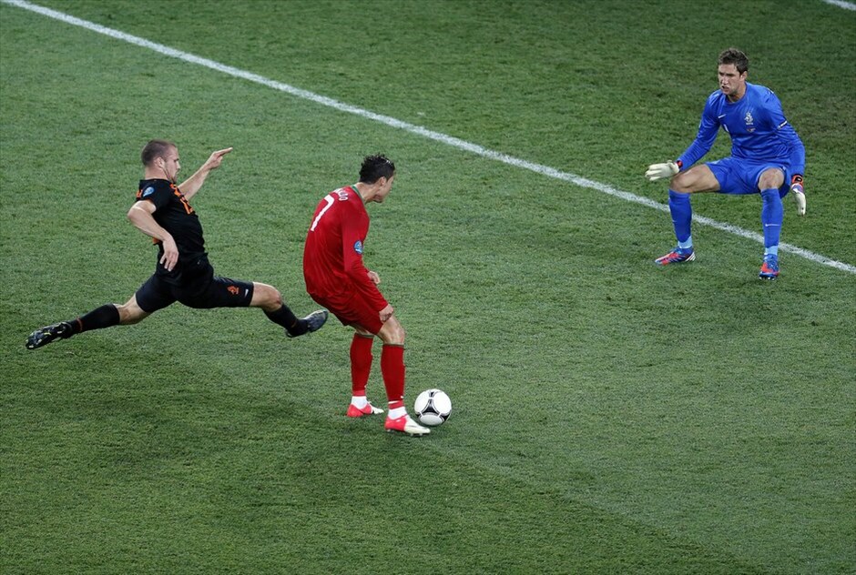 Euro 2012 - Πορτογαλία - Ολλανδία (2-1) #24. Με πρωταγωνιστή και σκόρερ τον Κριστιάνο Ρονάλντο, η Πορτογαλία επικράτησε 2-1 της Ολλανδίας και προκρίθηκε στα προημιτελικά.