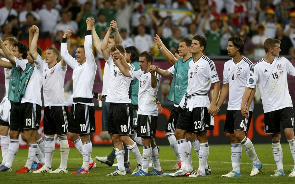 Euro 2012 - Δανία - Γερμανία (1-2)  #7. Την πρόκρισή της στα προημιτελικά του Euro 2012 πανηγύρισε η Γερμανία, που επικράτησε 2-1 της Δανία στο Λβιβ. Όπως ήταν αναμενόμενο, η ομάδα του Γιόακιμ Λεβ, θα είναι η αντίπαλος της Ελλάδας στο δεύτερο χρονικά προημιτελικό της διοργάνωσης, την ερχόμενη Παρασκευή στο Γκντασκ.