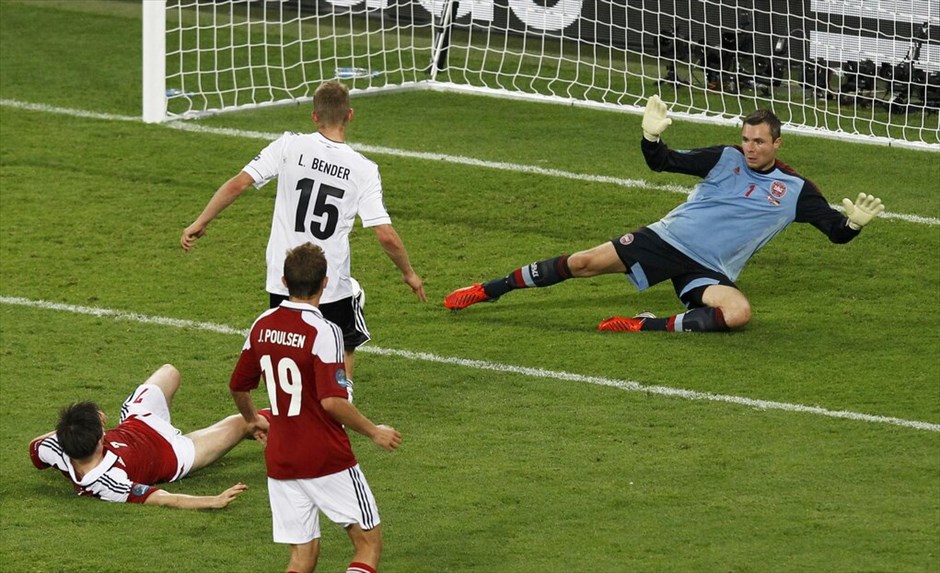 Euro 2012 - Δανία - Γερμανία (1-2)  #12. Την πρόκρισή της στα προημιτελικά του Euro 2012 πανηγύρισε η Γερμανία, που επικράτησε 2-1 της Δανία στο Λβιβ. Όπως ήταν αναμενόμενο, η ομάδα του Γιόακιμ Λεβ, θα είναι η αντίπαλος της Ελλάδας στο δεύτερο χρονικά προημιτελικό της διοργάνωσης, την ερχόμενη Παρασκευή στο Γκντασκ.