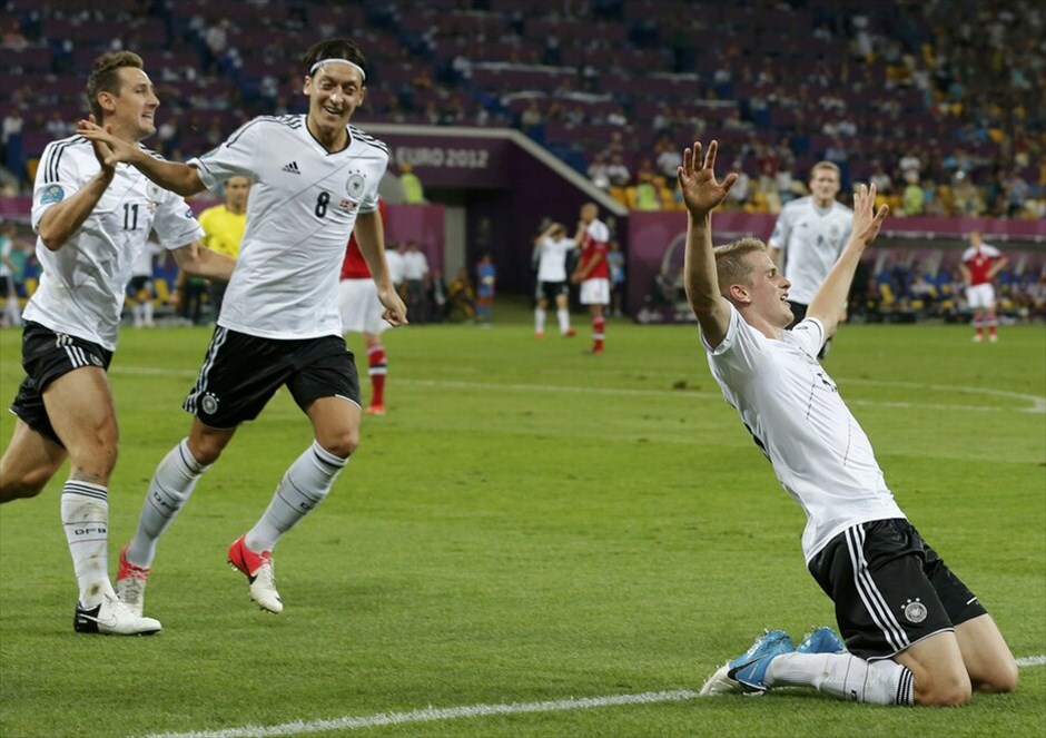Euro 2012 - Δανία - Γερμανία (1-2)  #13. Την πρόκρισή της στα προημιτελικά του Euro 2012 πανηγύρισε η Γερμανία, που επικράτησε 2-1 της Δανία στο Λβιβ. Όπως ήταν αναμενόμενο, η ομάδα του Γιόακιμ Λεβ, θα είναι η αντίπαλος της Ελλάδας στο δεύτερο χρονικά προημιτελικό της διοργάνωσης, την ερχόμενη Παρασκευή στο Γκντασκ.