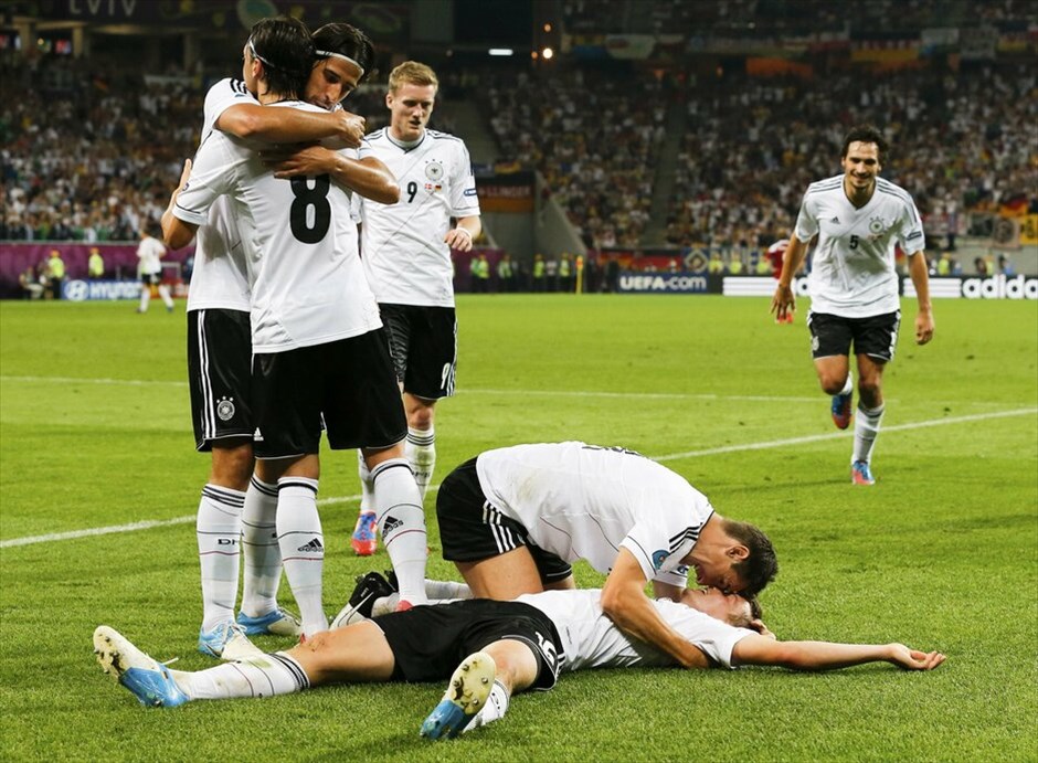 Euro 2012 - Δανία - Γερμανία (1-2)  #14. Την πρόκρισή της στα προημιτελικά του Euro 2012 πανηγύρισε η Γερμανία, που επικράτησε 2-1 της Δανία στο Λβιβ. Όπως ήταν αναμενόμενο, η ομάδα του Γιόακιμ Λεβ, θα είναι η αντίπαλος της Ελλάδας στο δεύτερο χρονικά προημιτελικό της διοργάνωσης, την ερχόμενη Παρασκευή στο Γκντασκ.