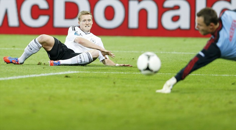 Euro 2012 - Δανία - Γερμανία (1-2)  #18. Την πρόκρισή της στα προημιτελικά του Euro 2012 πανηγύρισε η Γερμανία, που επικράτησε 2-1 της Δανία στο Λβιβ. Όπως ήταν αναμενόμενο, η ομάδα του Γιόακιμ Λεβ, θα είναι η αντίπαλος της Ελλάδας στο δεύτερο χρονικά προημιτελικό της διοργάνωσης, την ερχόμενη Παρασκευή στο Γκντασκ.