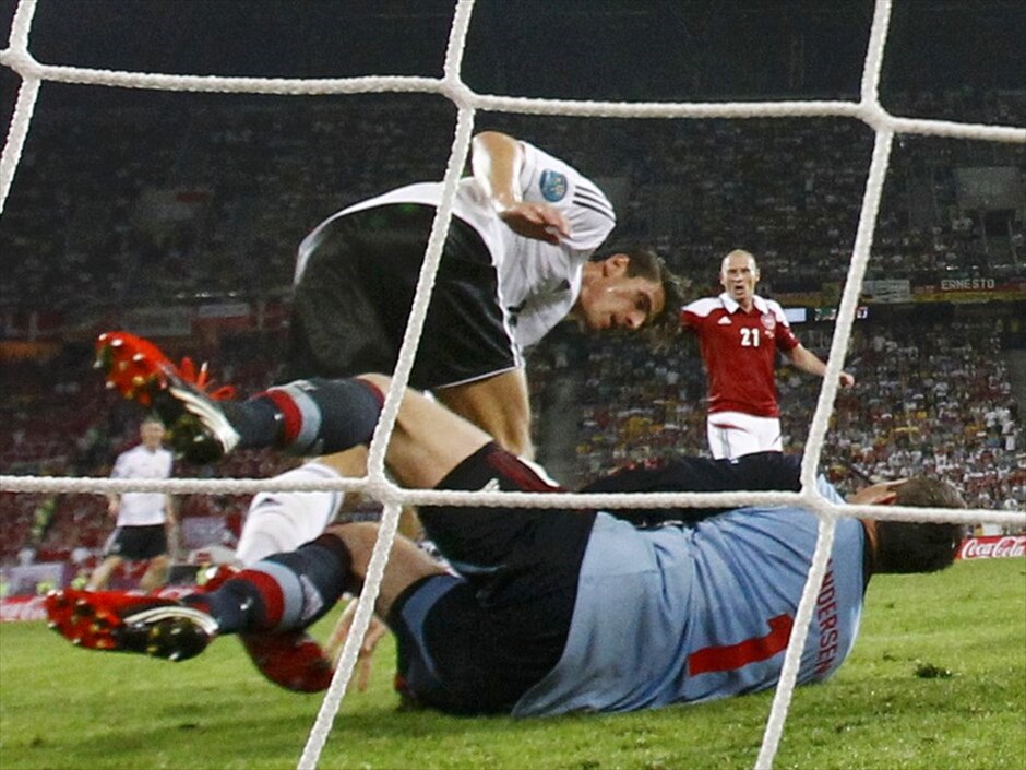 Euro 2012 - Δανία - Γερμανία (1-2)  #20. Την πρόκρισή της στα προημιτελικά του Euro 2012 πανηγύρισε η Γερμανία, που επικράτησε 2-1 της Δανία στο Λβιβ. Όπως ήταν αναμενόμενο, η ομάδα του Γιόακιμ Λεβ, θα είναι η αντίπαλος της Ελλάδας στο δεύτερο χρονικά προημιτελικό της διοργάνωσης, την ερχόμενη Παρασκευή στο Γκντασκ.