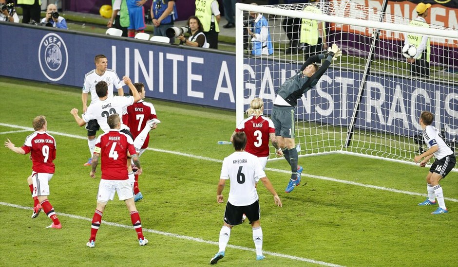 Euro 2012 - Δανία - Γερμανία (1-2)  #22. Την πρόκρισή της στα προημιτελικά του Euro 2012 πανηγύρισε η Γερμανία, που επικράτησε 2-1 της Δανία στο Λβιβ. Όπως ήταν αναμενόμενο, η ομάδα του Γιόακιμ Λεβ, θα είναι η αντίπαλος της Ελλάδας στο δεύτερο χρονικά προημιτελικό της διοργάνωσης, την ερχόμενη Παρασκευή στο Γκντασκ.