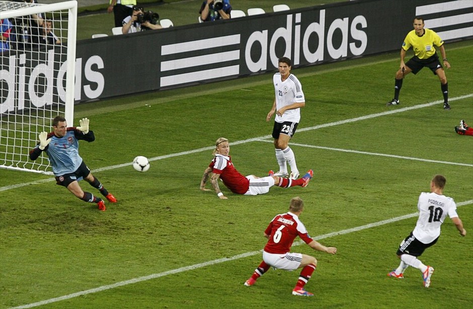 Euro 2012 - Δανία - Γερμανία (1-2)  #27. Την πρόκρισή της στα προημιτελικά του Euro 2012 πανηγύρισε η Γερμανία, που επικράτησε 2-1 της Δανία στο Λβιβ. Όπως ήταν αναμενόμενο, η ομάδα του Γιόακιμ Λεβ, θα είναι η αντίπαλος της Ελλάδας στο δεύτερο χρονικά προημιτελικό της διοργάνωσης, την ερχόμενη Παρασκευή στο Γκντασκ.