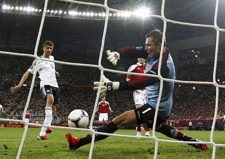 Euro 2012 - Δανία - Γερμανία (1-2)  #30. Την πρόκρισή της στα προημιτελικά του Euro 2012 πανηγύρισε η Γερμανία, που επικράτησε 2-1 της Δανία στο Λβιβ. Όπως ήταν αναμενόμενο, η ομάδα του Γιόακιμ Λεβ, θα είναι η αντίπαλος της Ελλάδας στο δεύτερο χρονικά προημιτελικό της διοργάνωσης, την ερχόμενη Παρασκευή στο Γκντασκ.