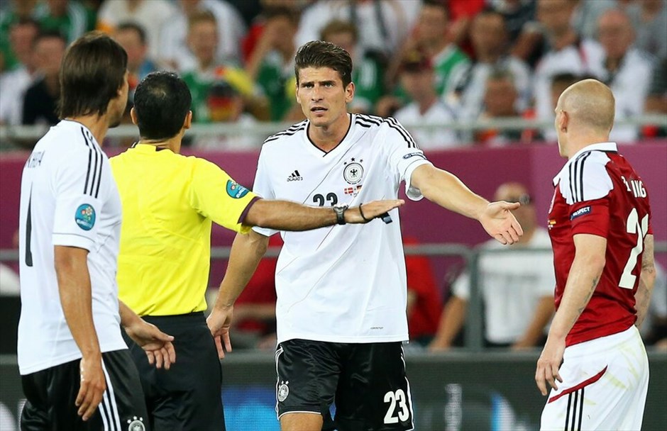 Euro 2012 - Δανία - Γερμανία (1-2)  #32. Την πρόκρισή της στα προημιτελικά του Euro 2012 πανηγύρισε η Γερμανία, που επικράτησε 2-1 της Δανία στο Λβιβ. Όπως ήταν αναμενόμενο, η ομάδα του Γιόακιμ Λεβ, θα είναι η αντίπαλος της Ελλάδας στο δεύτερο χρονικά προημιτελικό της διοργάνωσης, την ερχόμενη Παρασκευή στο Γκντασκ.