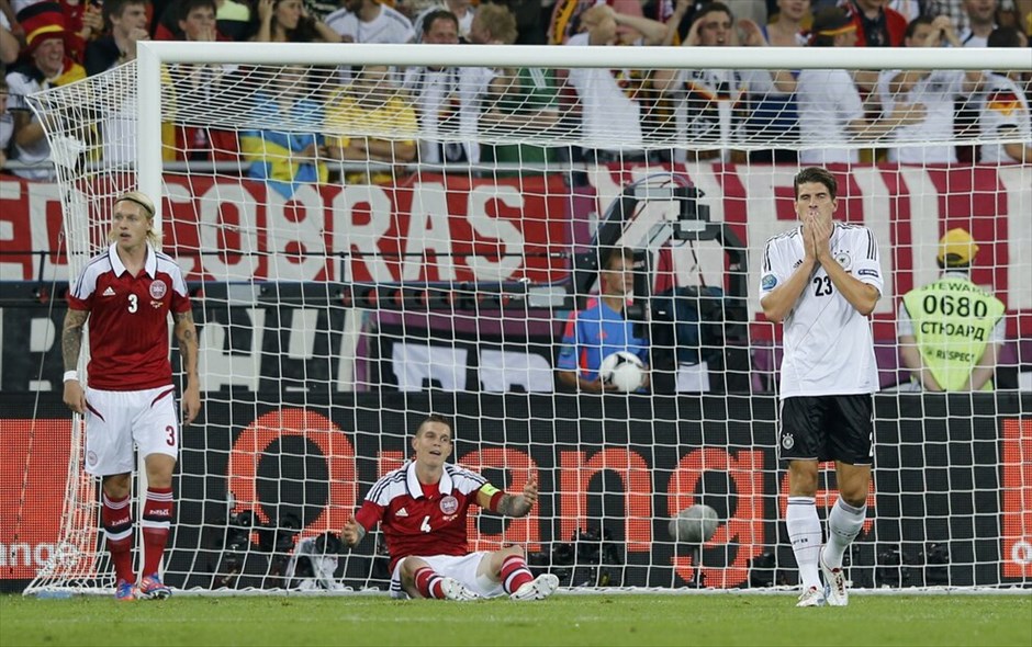 Euro 2012 - Δανία - Γερμανία (1-2)  #34. Την πρόκρισή της στα προημιτελικά του Euro 2012 πανηγύρισε η Γερμανία, που επικράτησε 2-1 της Δανία στο Λβιβ. Όπως ήταν αναμενόμενο, η ομάδα του Γιόακιμ Λεβ, θα είναι η αντίπαλος της Ελλάδας στο δεύτερο χρονικά προημιτελικό της διοργάνωσης, την ερχόμενη Παρασκευή στο Γκντασκ.