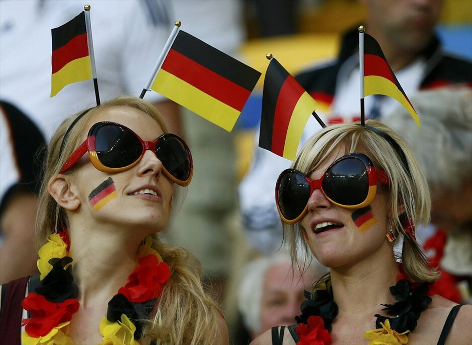 Euro 2012 - Δανία - Γερμανία (1-2)  #35. Την πρόκρισή της στα προημιτελικά του Euro 2012 πανηγύρισε η Γερμανία, που επικράτησε 2-1 της Δανία στο Λβιβ. Όπως ήταν αναμενόμενο, η ομάδα του Γιόακιμ Λεβ, θα είναι η αντίπαλος της Ελλάδας στο δεύτερο χρονικά προημιτελικό της διοργάνωσης, την ερχόμενη Παρασκευή στο Γκντασκ.