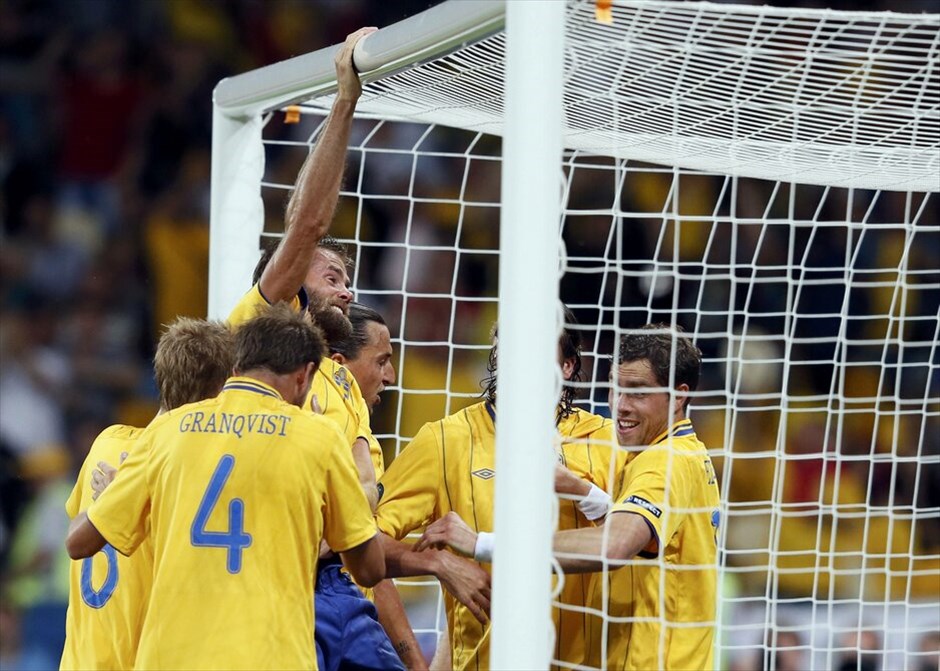 Euro 2012 - Σουηδία - Αγγλία (2-3) #17. Μεγάλη νίκη επί της Σουηδίας με 3-2 πήρε η Αγγλία στο Κίεβο, αποτέλεσμα που ήταν καταδικαστικό για τους Σκανδιναβούς. Η Σουηδία έγινε η δεύτερη ομάδα μετά την Ιρλανδία που αποχαιρετά το Euro 2012.