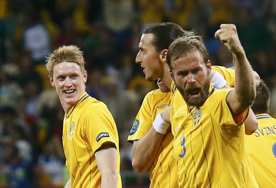 Euro 2012 - Σουηδία - Αγγλία (2-3) #22. Μεγάλη νίκη επί της Σουηδίας με 3-2 πήρε η Αγγλία στο Κίεβο, αποτέλεσμα που ήταν καταδικαστικό για τους Σκανδιναβούς. Η Σουηδία έγινε η δεύτερη ομάδα μετά την Ιρλανδία που αποχαιρετά το Euro 2012.