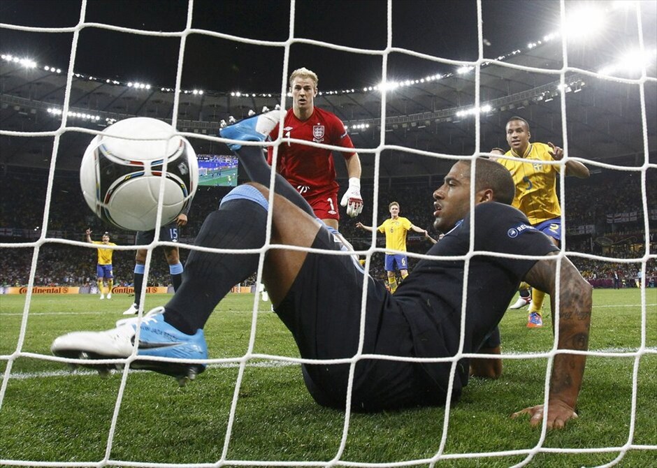 Euro 2012 - Σουηδία - Αγγλία (2-3) #24. Μεγάλη νίκη επί της Σουηδίας με 3-2 πήρε η Αγγλία στο Κίεβο, αποτέλεσμα που ήταν καταδικαστικό για τους Σκανδιναβούς. Η Σουηδία έγινε η δεύτερη ομάδα μετά την Ιρλανδία που αποχαιρετά το Euro 2012.