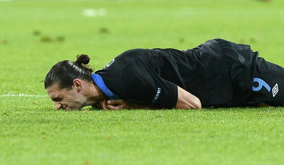 Euro 2012 - Σουηδία - Αγγλία (2-3) #26. Μεγάλη νίκη επί της Σουηδίας με 3-2 πήρε η Αγγλία στο Κίεβο, αποτέλεσμα που ήταν καταδικαστικό για τους Σκανδιναβούς. Η Σουηδία έγινε η δεύτερη ομάδα μετά την Ιρλανδία που αποχαιρετά το Euro 2012.