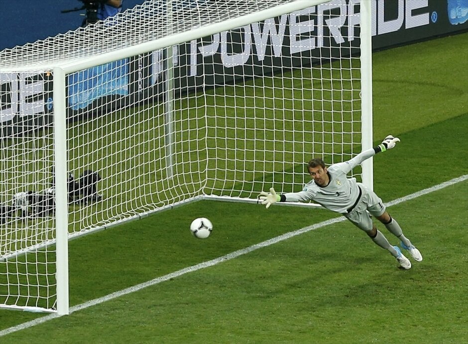 Euro 2012 - Σουηδία - Αγγλία (2-3) #32. Μεγάλη νίκη επί της Σουηδίας με 3-2 πήρε η Αγγλία στο Κίεβο, αποτέλεσμα που ήταν καταδικαστικό για τους Σκανδιναβούς. Η Σουηδία έγινε η δεύτερη ομάδα μετά την Ιρλανδία που αποχαιρετά το Euro 2012.