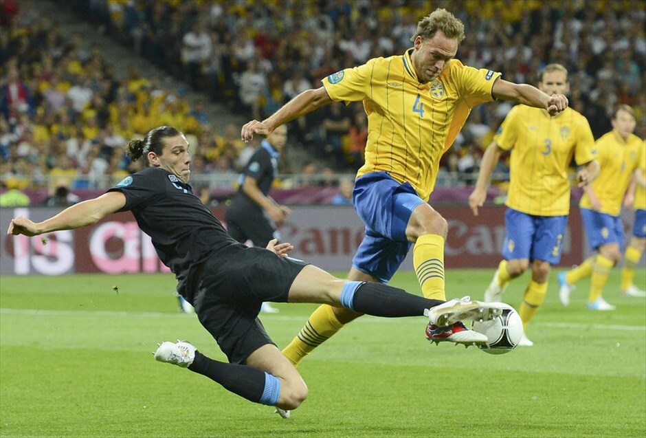 Euro 2012 - Σουηδία - Αγγλία (2-3) #33. Μεγάλη νίκη επί της Σουηδίας με 3-2 πήρε η Αγγλία στο Κίεβο, αποτέλεσμα που ήταν καταδικαστικό για τους Σκανδιναβούς. Η Σουηδία έγινε η δεύτερη ομάδα μετά την Ιρλανδία που αποχαιρετά το Euro 2012.