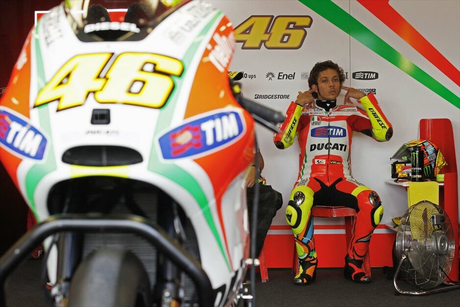 MotoGP: Οι ελεύθερες δοκιμές της Παρασκευής στο Σίλβερστοουν #2. O Βαλεντίνο Ρόσι στα πιτς της Ducati.