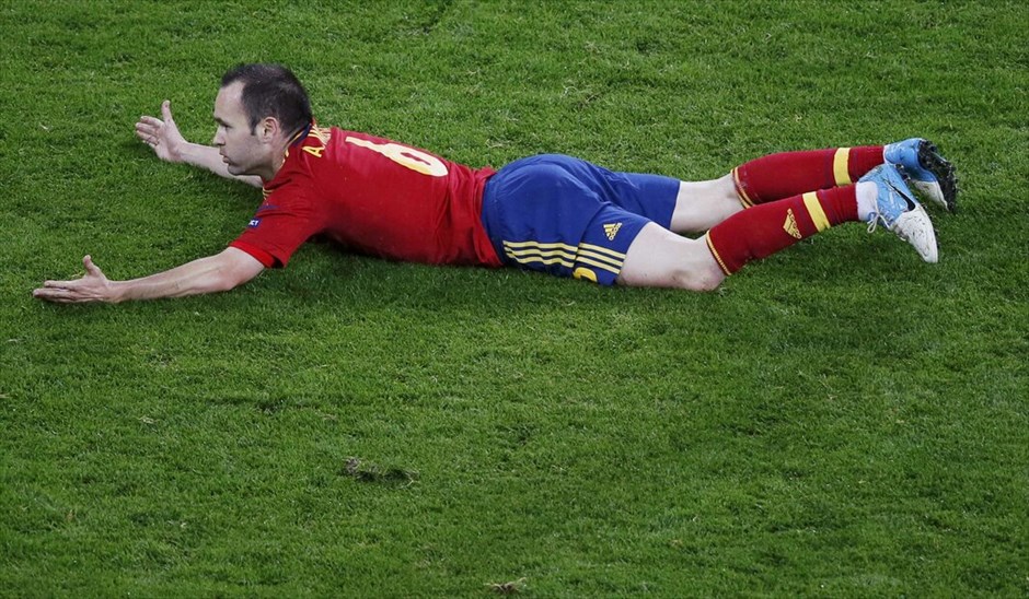 Euro 2012 - Ισπανία - Ιρλανδία (4-0) #27. Επίδειξη δύναμης έκανε η Ισπανία, που διέλυσε 4-0 την Ιρλανδία, με τον Φερνάντο Τόρες να πετυχαίνει δύο τέρματα.