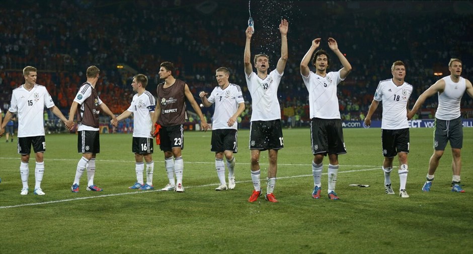 Euro 2012 - Ολλανδία - Γερμανία (1-2)  #12. Με μεγάλο πρωταγωνιστή τον Μάριο Γκόμεζ, η Γερμανία εξασφάλισε κατά 99.9% την πρόκριση στα προημιτελικά του Euro 2012. Ο σέντερ φορ της Μπάγερν Μονάχου πέτυχε και τα δύο τέρματα των «πάντσερ» στο τελικό 2-1 επί της Ολλανδίας, η οποία αναζητεί ένα μεγάλο θαύμα για να περάσει στους «8», μετά τη δεύτερη διαδοχική της ήττα.