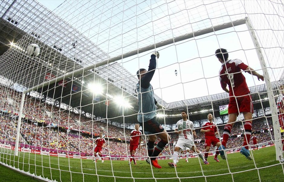 Euro 2012 - Δανία - Πορτογαλία (3-2)  #35. Η Πορτογαλία νίκησε με 3-2 τη Δανία στη μεταξύ τους αναμέτρηση, που διεξήχθη στο Λβιβ της Ουκρανίας, για τη 2η ημέρα του Β΄ ομίλου στο Ευρωπαϊκό Πρωτάθλημα ποδοσφαίρου.
