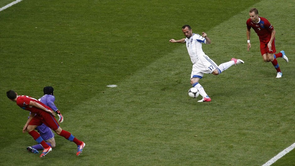 Euro 2012 - Ελλάδα - Τσεχία (1-2) #35. Εξαιρετικά δύσκολη είναι πλέον, για την εθνική Ελλάδας η πρόκριση στους «8» του EURO μετά την ήττα από την Τσεχία με 2-1.