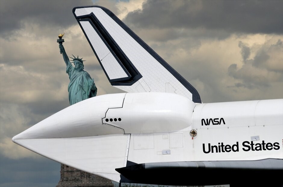 Το Enterprise στο μουσείο Intrepid #5. Το σκάφος Enterprise, το παλαιότερο από τα διαστημικά λεωφορεία το οποίο ποτέ του όμως δεν ταξίδεψε στο διάστημα, μεταφέρεται σήμερα στον τελευταίο του προορισμό, το μουσείο Intrepid της Νέας Υόρκης.