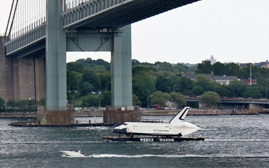 Το Enterprise στο μουσείο Intrepid #13. Το σκάφος Enterprise, το παλαιότερο από τα διαστημικά λεωφορεία το οποίο ποτέ του όμως δεν ταξίδεψε στο διάστημα, μεταφέρεται σήμερα στον τελευταίο του προορισμό, το μουσείο Intrepid της Νέας Υόρκης.