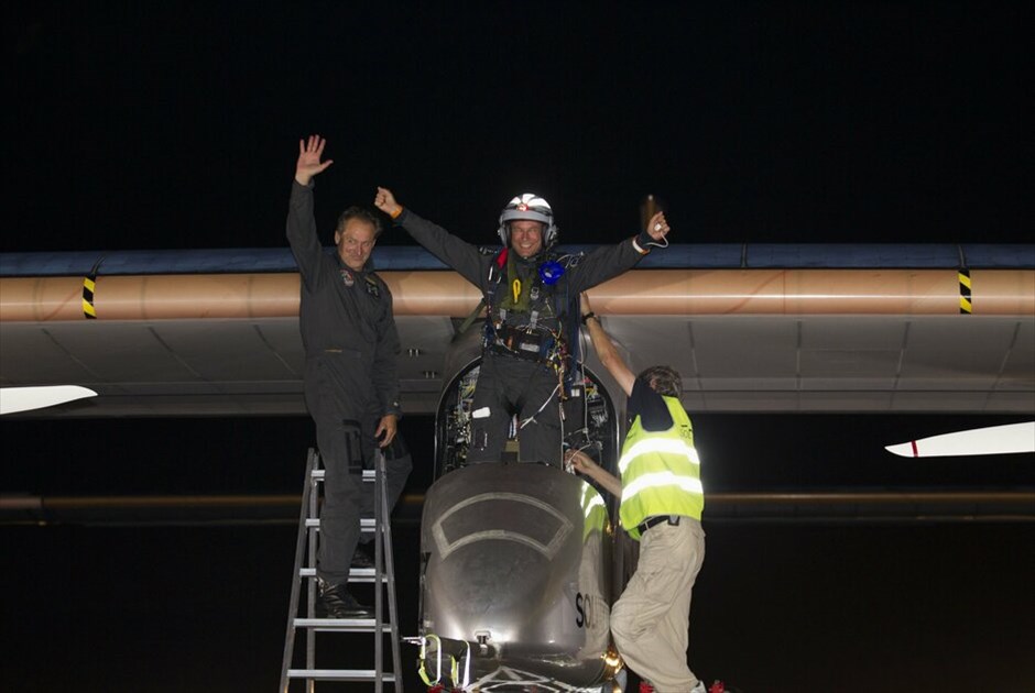 Το ταξίδι του ηλιακού αεροσκάφους Solar Impulse #1. Την πρώτη του διηπειρωτική πτήση ολοκλήρωσε το ηλιακό αεροσκάφος Solar Impulse το οποίο μετά από πτήση 19 ωρών από το αεροδρόμιο Μπαράχας της Ισπανίας προσγειώθηκε στο Μαρόκο.