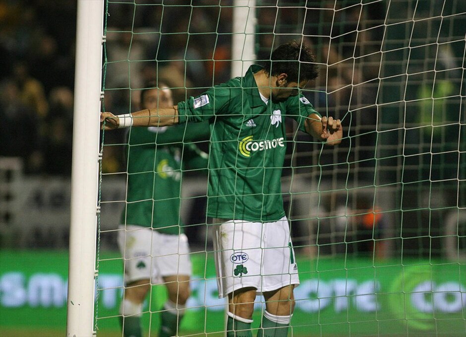 Οι «Ελληνες» του Euro 2012 #6. Ο δεύτερος ποδοσφαιριστής που έχει θητεύσει στα ελληνικά γήπεδα είναι ο Χέλντερ Πόστιγκα. Ο Πορτογάλος επιθετικός τον Ιανουάριο του 2008 δόθηκε δανεικός Παναθηναϊκό από την Πόρτο. Στους «πράσινους» έμεινε μέχρι τα τέλη Μαΐου της ίδιας χρόνιας όταν αγοράστηκε από την Σπόρτινγκ Λισαβόνας. Από την Πορτογαλική ομάδα έφυγε το καλοκαίρι του 2011 όταν συμφώνησε με την Σαραγόσα.