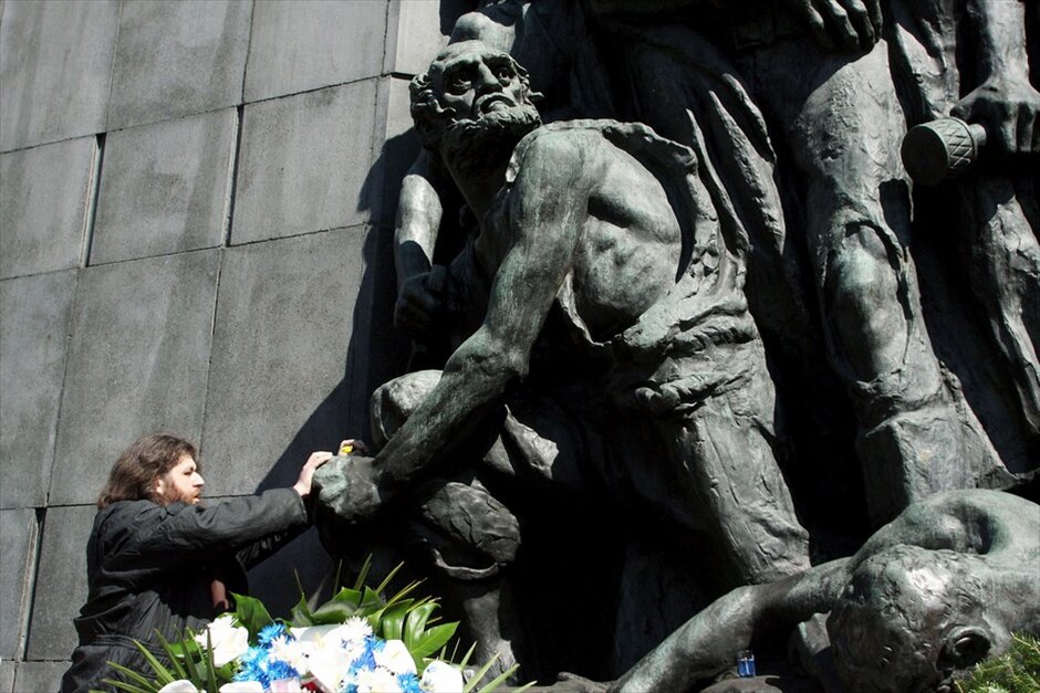 Oι πόλεις του Euro 2012 #3. Το Μνημείο των Ηρώων του Γκέτο στη Βαρσοβία.