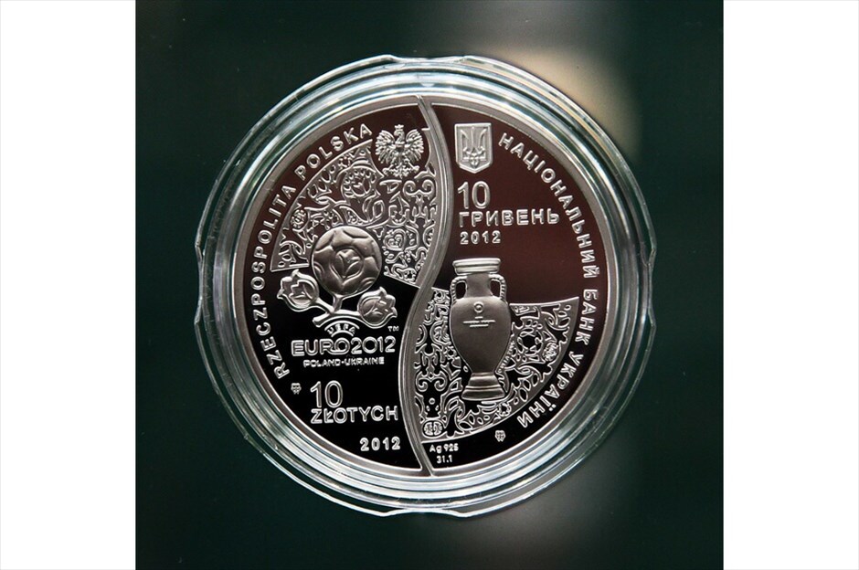 Συλλεκτικά νομίσματα για το Euro 2012 #3. Η Εθνική Τράπεζα της Πολωνίας προετοίμασε μια ειδική αναμνηστική έκδοση συλλεκτικών νομισμάτων για το Euro 2012. Τα νομίσματα από χρυσό και ασήμι είναι διαθέσιμα προς πώληση σε συλλέκτες.
