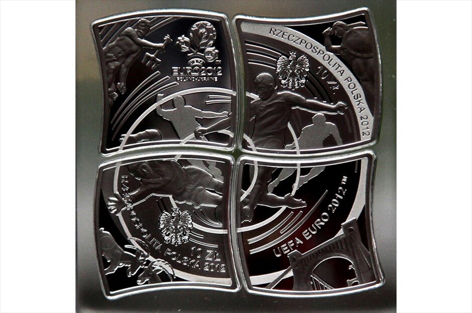 Συλλεκτικά νομίσματα για το Euro 2012 #6. Η Εθνική Τράπεζα της Πολωνίας προετοίμασε μια ειδική αναμνηστική έκδοση συλλεκτικών νομισμάτων για το Euro 2012. Τα νομίσματα από χρυσό και ασήμι είναι διαθέσιμα προς πώληση σε συλλέκτες.