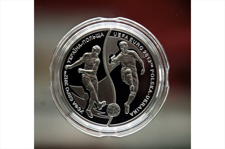 Συλλεκτικά νομίσματα για το Euro 2012 #8. Η Εθνική Τράπεζα της Πολωνίας προετοίμασε μια ειδική αναμνηστική έκδοση συλλεκτικών νομισμάτων για το Euro 2012. Τα νομίσματα από χρυσό και ασήμι είναι διαθέσιμα προς πώληση σε συλλέκτες.