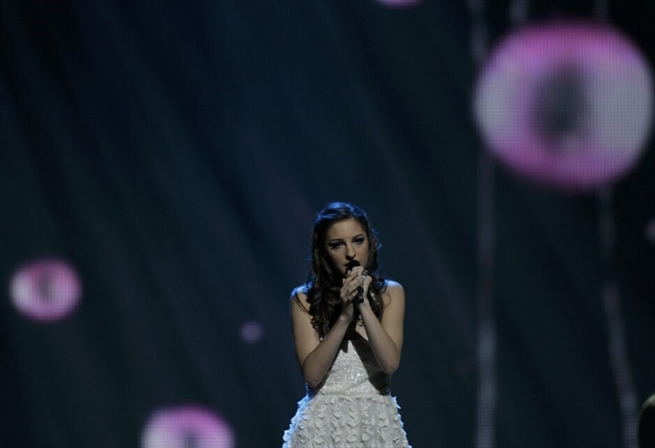 Eurovision 2012: Πρώτος ημιτελικός #9. Η Iris ερμήνευσε το τραγούδι «Would You?» για λογαριασμό του Βελγίου, χωρίς ωστόσο να περάσει στον τελικό της Eurovision.