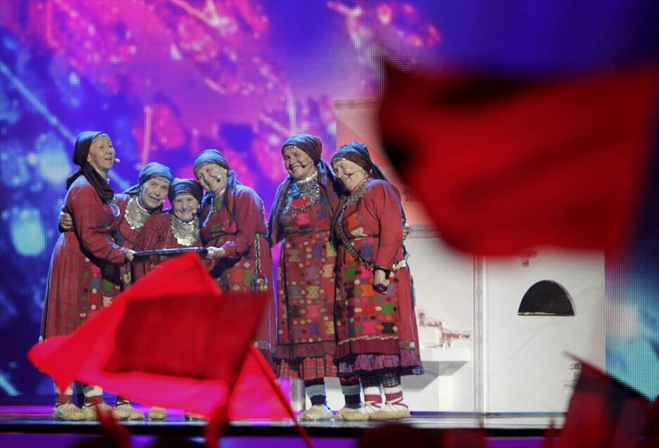 Eurovision 2012: Πρώτος ημιτελικός #15. Το συγκρότημα των γιαγιάδων από τη Ρωσία «Buranovskiye Babushki» με το τραγούδι «Party For Everybody» πέρασε στον τελικό.