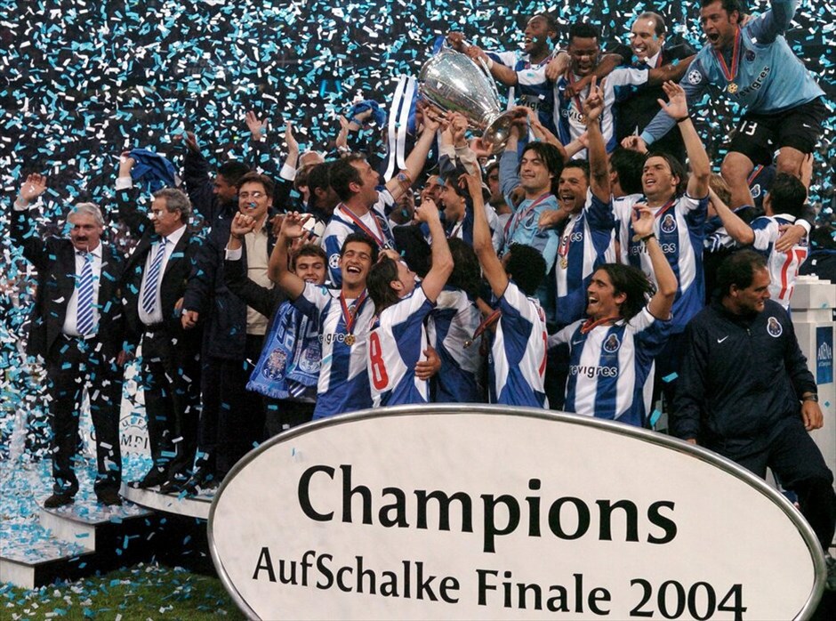 Champions League: Οι 10 τελευταίοι τελικοί #3. Η Πόρτο του Ζοζέ Μουρίνιο επανέλαβε στην «ΑουφΣάλκε Αρίνα» της Γερμανίας στις 26 Μαΐου του 2004, τον θρίαμβο του 1987, κερδίζοντας στον τελικό την Μονακό με 3-0. Αυτός ήταν ο δεύτερος τίτλος της πορτογαλικής ομάδας μέσα σε δύο χρόνια μετά την επικράτησή της στο Κύπελλο UEFA την προηγούμενη χρονιά.