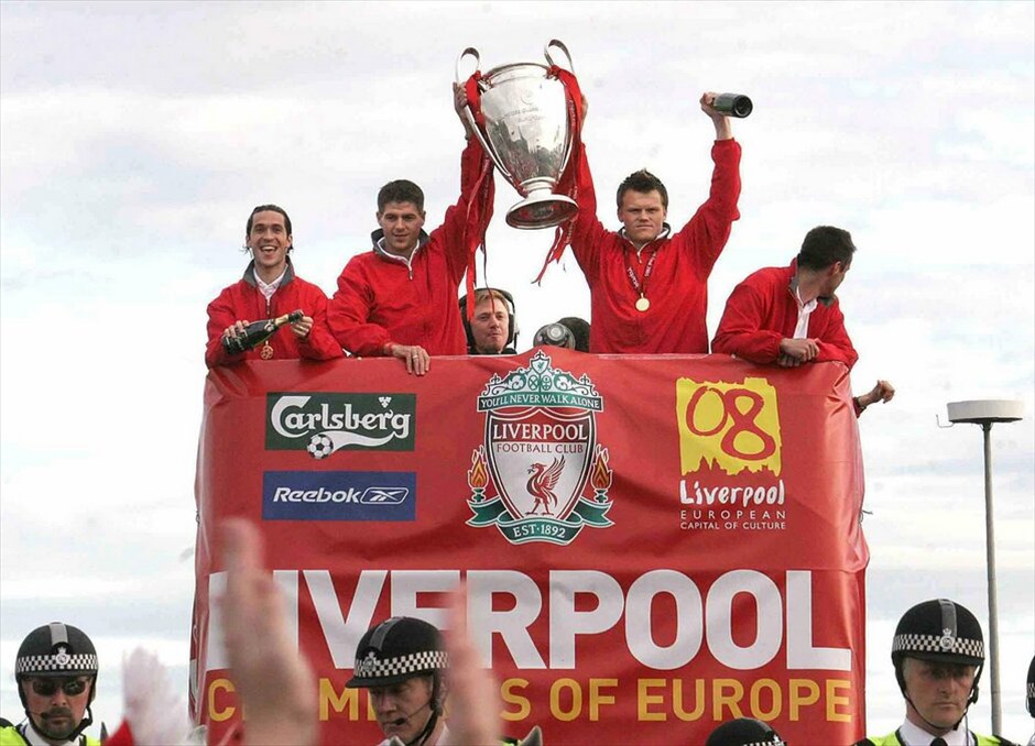 Champions League: Οι 10 τελευταίοι τελικοί #4. Ο τελικός που φιλοξενήθηκε στο στάδιο «Ατατούρκ» της Κωνσταντινούπολης στις 25 Μαΐου του 2005 θεωρείται ένας από τους καλύτερους στην ιστορία της διοργάνωσης. Ενός θεσμού που συμπλήρωνε 50 χρόνια (συμπεριλαμβανομένων και των ετών που ονομαζόταν Κύπελλο Πρωταθλητριών και στη συνέχεια Champions League). Μεγάλες πρωταγωνίστριες ήταν η Λίβερπουλ και η Μίλαν με την αγγλική ομάδα να κάνει τη μεγάλη ανατροπή και να κερδίζει στα πέναλτι (3-2) τους «ροσονέρι», αν και έχανε στο ημίχρονο με 3-0.