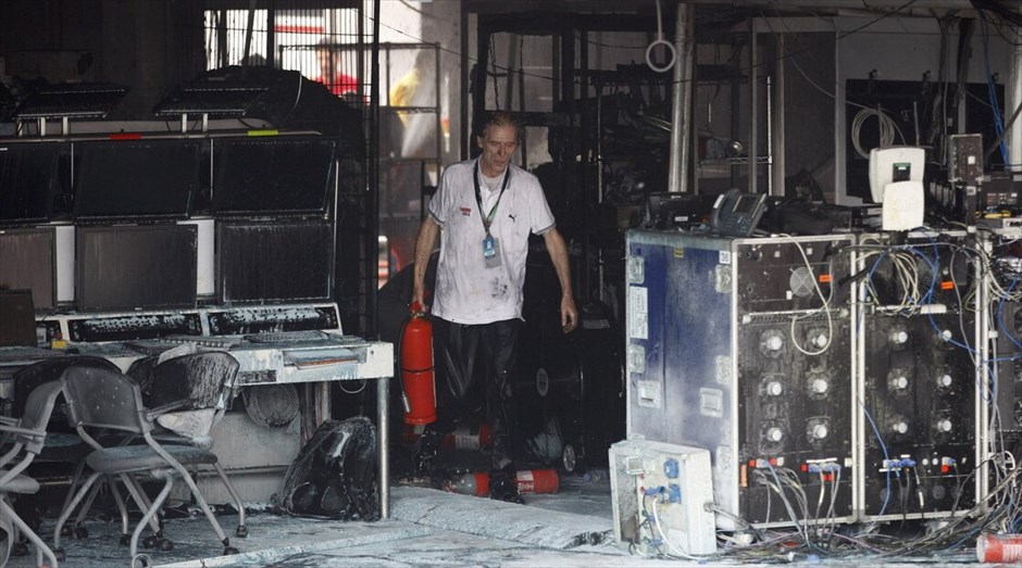 Formula 1: Πυρκαγιά στο γκαράζ της Williams #2. Πυρκαγιά ξέσπασε στο πίσω μέρος του γκαράζ της Williams λίγο μετά την κατάκτηση της πρώτης θέσης στο GP της Ισπανίας, νίκη που ήταν η πρώτη μετά το 2004 για την Βρετανική ομάδα. Από την φωτιά τέσσερα άτομα μεταφέρθηκαν στα πλησιέστερα νοσοκομεί εκ των οποίων τα τρία παρέμειναν για παρακολούθηση και το ένα έφυγε. Τα αίτια της φωτιάς ερευνώνται.