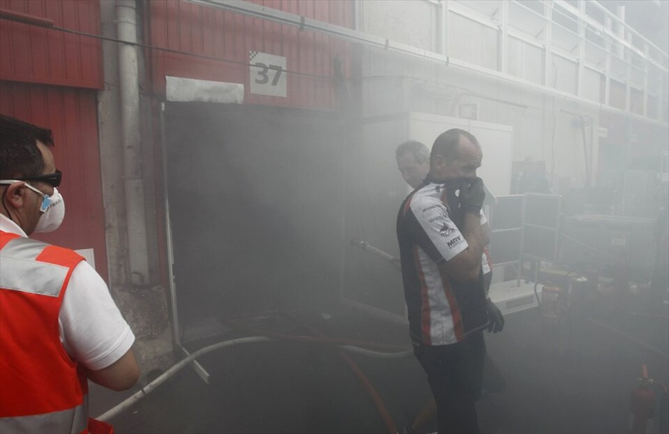 Formula 1: Πυρκαγιά στο γκαράζ της Williams #10. Πυρκαγιά ξέσπασε στο πίσω μέρος του γκαράζ της Williams λίγο μετά την κατάκτηση της πρώτης θέσης στο GP της Ισπανίας, νίκη που ήταν η πρώτη μετά το 2004 για την Βρετανική ομάδα. Από την φωτιά τέσσερα άτομα μεταφέρθηκαν στα πλησιέστερα νοσοκομεί εκ των οποίων τα τρία παρέμειναν για παρακολούθηση και το ένα έφυγε. Τα αίτια της φωτιάς ερευνώνται.