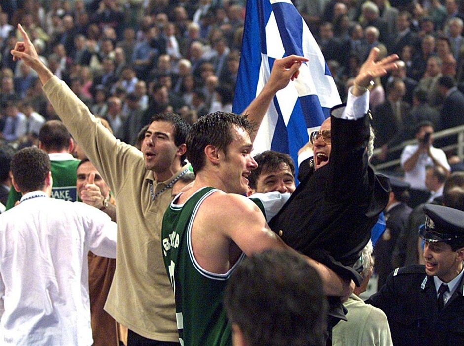 Ευρωλίγκα: Οι παρουσίες σε F4 Ολυμπιακού και Παναθηναϊκού από το 1996 και μετά #6. Ο Παναθηναϊκός από το 2000 διανύει την εποχή Ζέλικο Ομπράντοβιτς. Οι διεθνείς επιτυχίες δεν άργησαν να έρθουν. Ετσι, στις 4 Απριλίου του 2000 μπροστά σε 8.500 θεατές στη Θεσσαλονίκη κατέκτησε τον δεύτερο τίτλο του στην Ευρωλίγκα αφού κέρδισε στον τελικό τη Μακάμπι Τελ-Αβίβ με 73-67. ΑΠΕ-ΜΠΕ