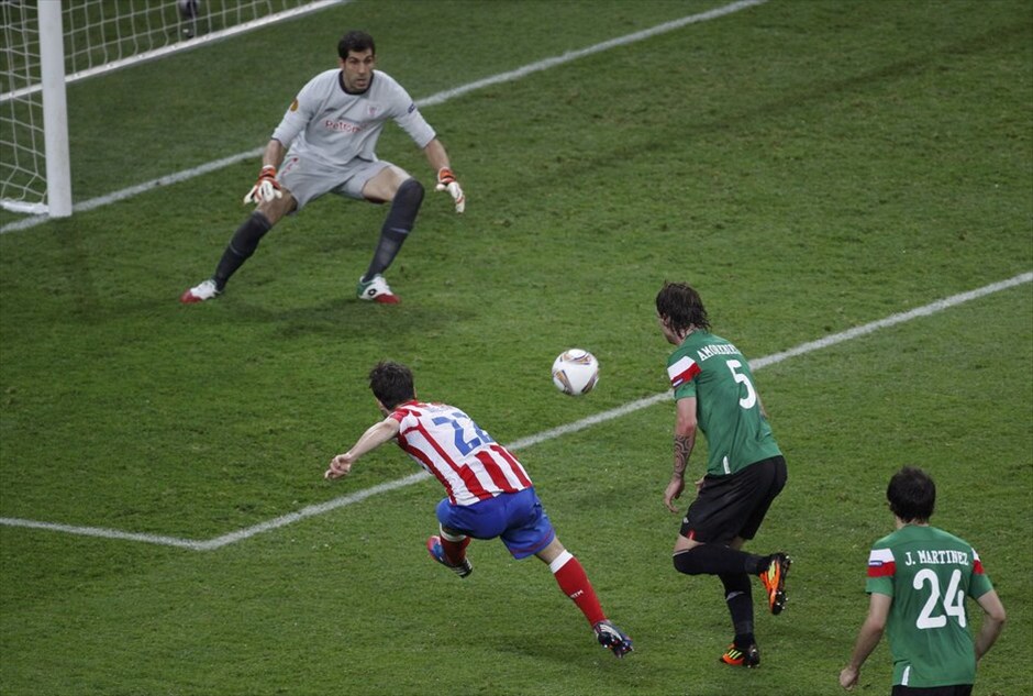 Europa League: Στιγμές από τον τελικό #13. Η Ατλέτικο Μαδρίτης κατάκτησε τον δεύτερο τίτλο  της στο Europa League, επικρατώντας στον τελικό της διοργάνωσης, που διεξήχθη στο Βουκουρέστι, της Αθλέτικ Μπιλμπάο με 3-0. Τη διαφορά στον ισπανικό ποδοσφαιρικό εμφύλιο έκανε ένας «εξωπραγματικός» Ρανταμέλ Φαλκάο, που με την εμφάνισή του απέδειξε ότι μετά τους Μέσι και Ρονάλντο, είναι αυτή τη στιγμή ο πιο «καυτός» επιθετικός, τουλάχιστον στα ευρωπαϊκά γήπεδα.