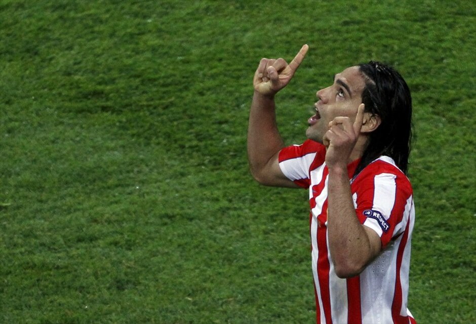 Europa League: Στιγμές από τον τελικό #26. Η Ατλέτικο Μαδρίτης κατάκτησε τον δεύτερο τίτλο  της στο Europa League, επικρατώντας στον τελικό της διοργάνωσης, που διεξήχθη στο Βουκουρέστι, της Αθλέτικ Μπιλμπάο με 3-0. Τη διαφορά στον ισπανικό ποδοσφαιρικό εμφύλιο έκανε ένας «εξωπραγματικός» Ρανταμέλ Φαλκάο, που με την εμφάνισή του απέδειξε ότι μετά τους Μέσι και Ρονάλντο, είναι αυτή τη στιγμή ο πιο «καυτός» επιθετικός, τουλάχιστον στα ευρωπαϊκά γήπεδα.